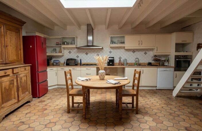Maison de caractère de 11 pièces avec studio indépendant, piscine et dépendances sur près de 2 hectares à Saint-Christoly-de-Blaye — photo 3