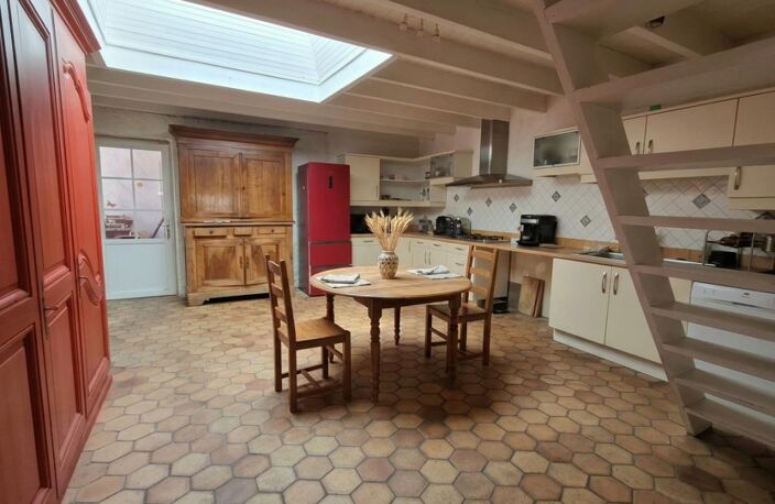 Maison de caractère de 11 pièces avec studio indépendant, piscine et dépendances sur près de 2 hectares à Saint-Christoly-de-Blaye — photo 4