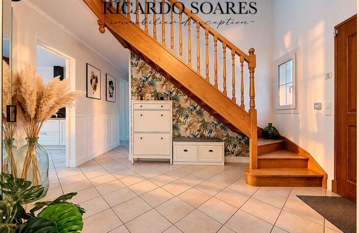 SAINT-SAUVEUR (60320) - BELLE MAISON FAMILIALE / 190 M² au sol / 5 CHAMBRES / DOUBLE GARAGE / TERRAIN DE 1 916 M² / DPE C — photo 2