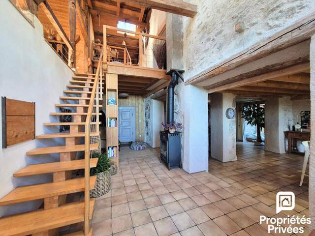CORPS DE FERME RÉNOVÉ 278 M² À COLLONGES (01550) - PAYS DE GEX — photo du bien