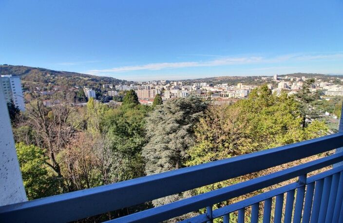 EN EXCLUSIVITÉ  SAINT-ÉTIENNE 42100 RUE CROZET BOUSSINGAULT  LOCATION STUDIO MEUBLÉ DE 27 m² AVEC BALCON — photo 4