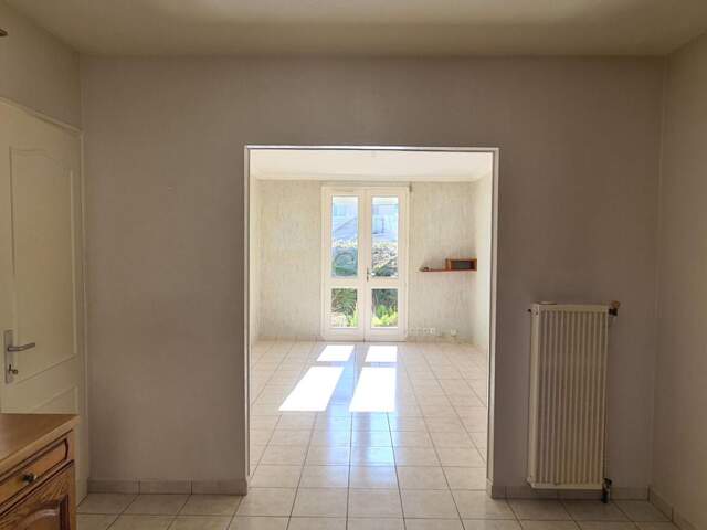 Maison Clisson 5 P . 3 Chs . Bureau . 81.29 M² . T 377 M² . Terrasse . Garage — photo du bien