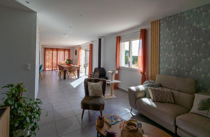 Villa moderne avec espace indépendant pour profession libérale et terrain constructible — photo 4