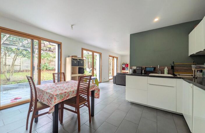 Au Bono, une maison contemporaine avec logement indépendant et jardin fruitier — photo 3