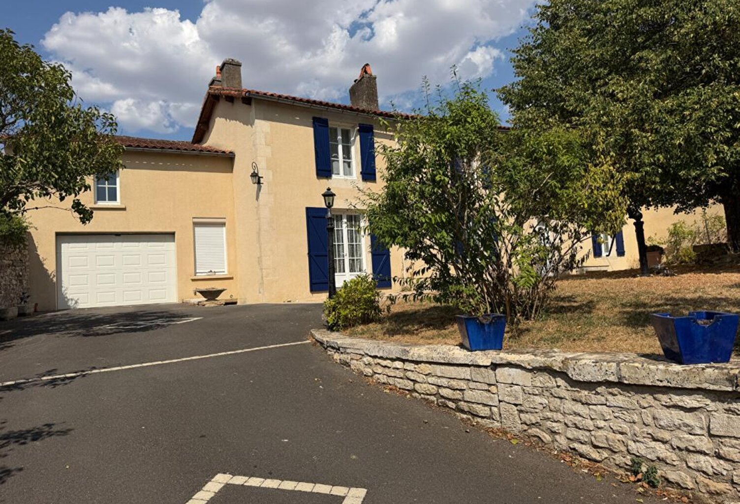 Maison Nanteuil 6 pièce(s) 161m2 — photo 1