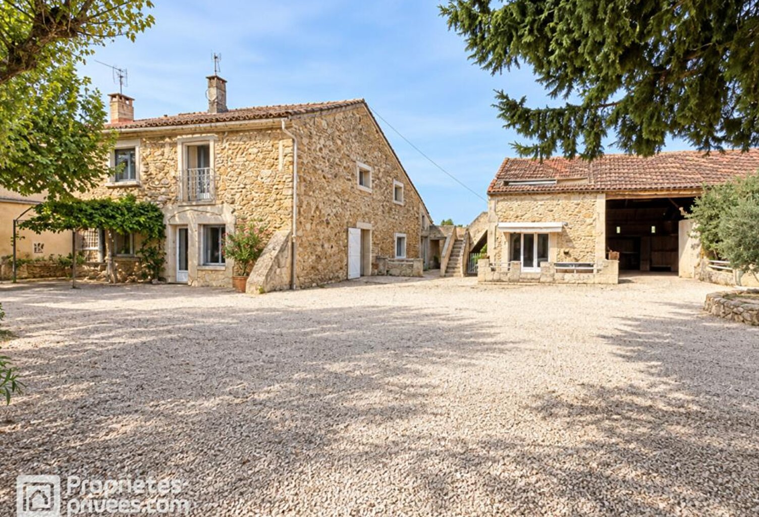 Mas en pierres de 216 m² avec 5 chambres - 3 dépendances aménagées - 1 grange de 106 m² - 1 atelier de 46 m² à ORANGE OUEST - 485 000 — photo 1