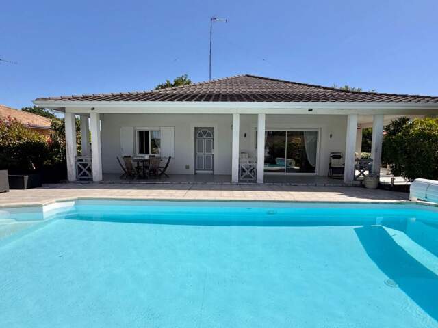 Villa plain-pied avec piscine — photo du bien