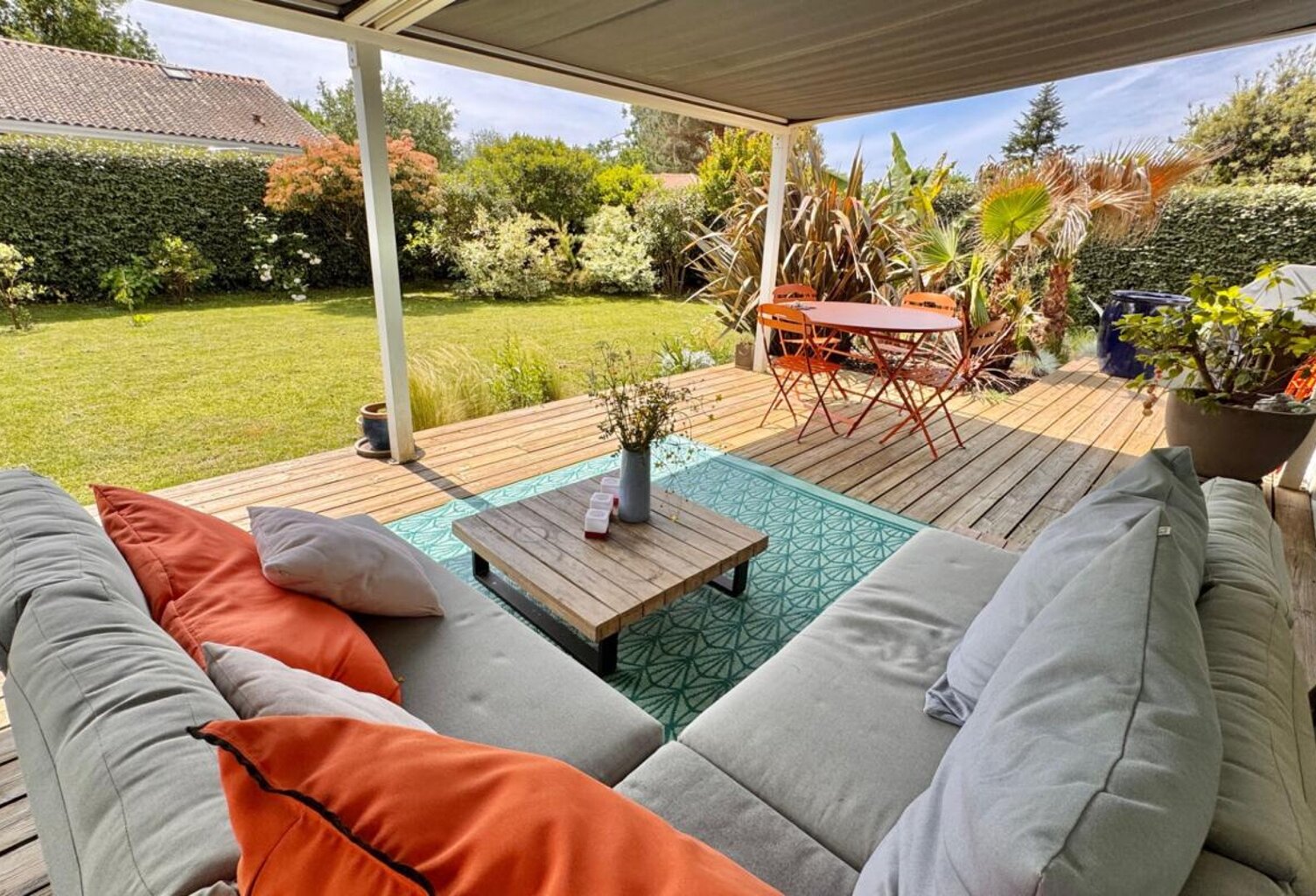Superbe villa de plain-pied, sur beau jardin intimiste — photo 1