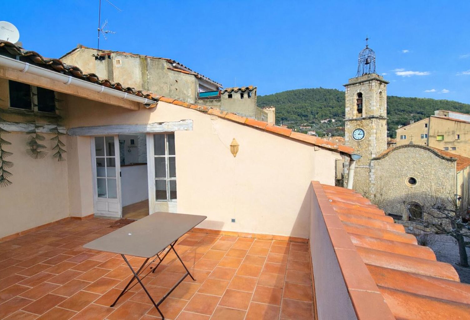 Opportunité exceptionnelle pour investisseurs : grande maison avec terrasse — photo 1