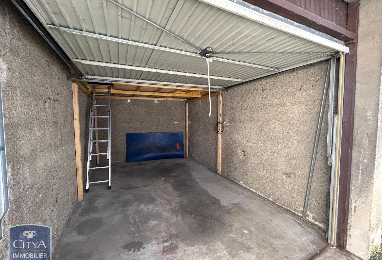 Location garage  12 m² à Chambéry (73000) — photo 1