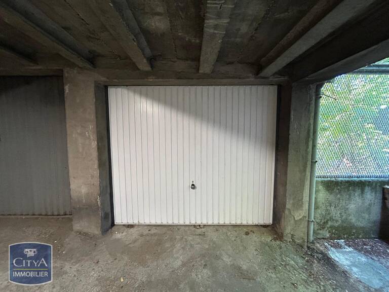 Garage   — photo 1