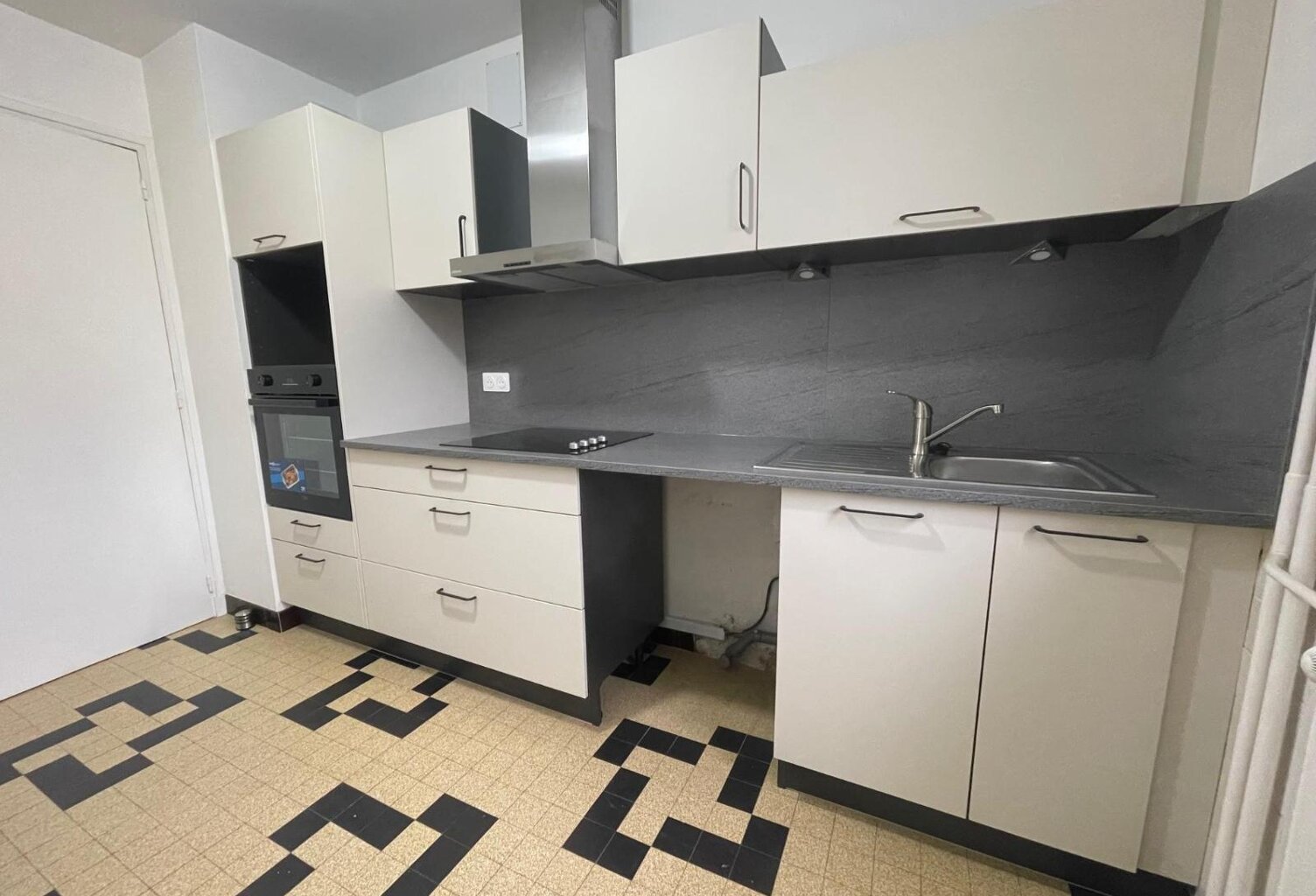 Location appartement 5 pièces 82 m² à Valence (26000) — photo 1