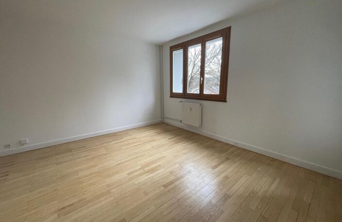 Location appartement 5 pièces 82 m² à Valence (26000) — photo 3