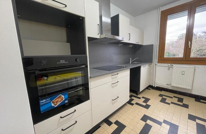 Location appartement 5 pièces 82 m² à Valence (26000) — photo 4