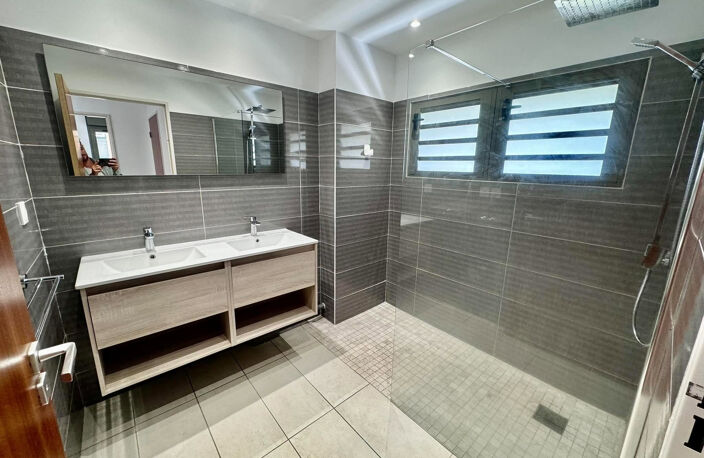 SAINT-PIERRE   TERRE SAINTE   T4 DE 78 M2   VUE MER ET MONTA — photo 2