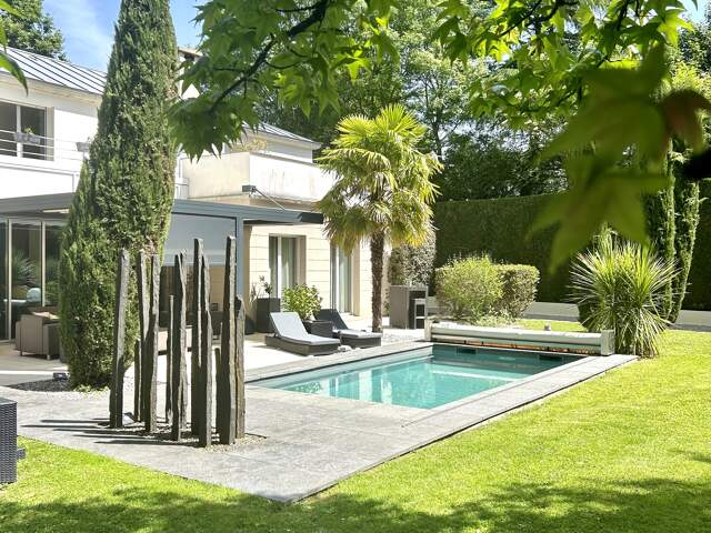 Villa d'architecte avec piscine et volumes exceptionnels — photo du bien