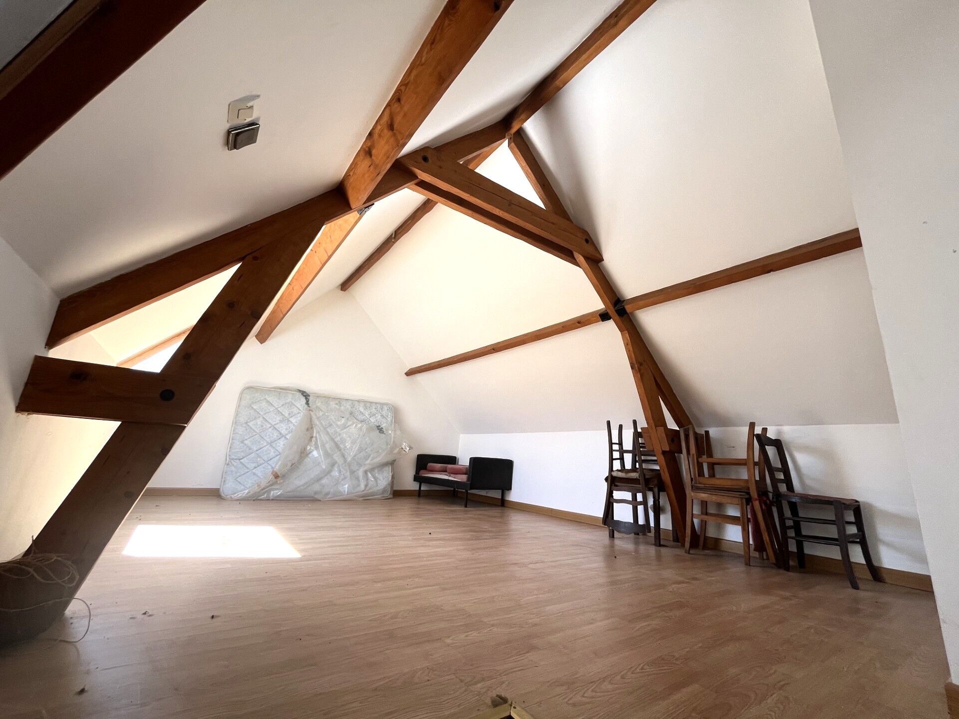 Maison individuelle avec fort potentiel, trois chambres avec jardin