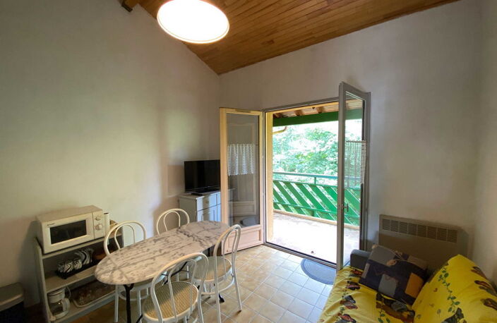 Appartement meublé 25 m² avec balcon couvert vue forêt, — photo 3