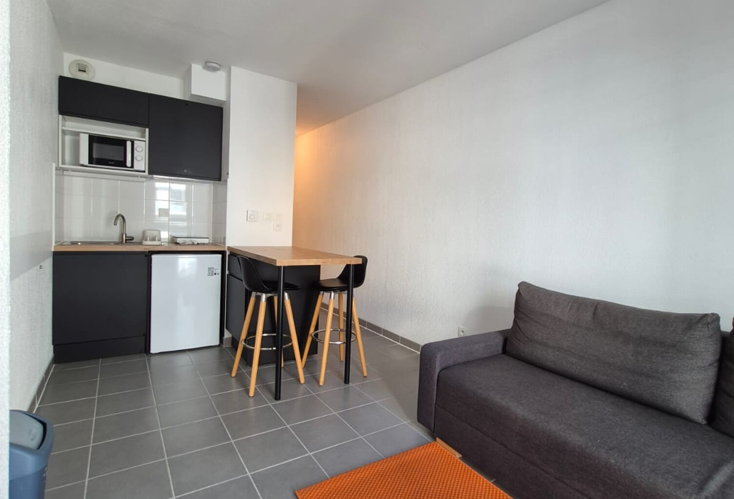 Studio refait à neuf - loué meublé Ascenseur — photo 1