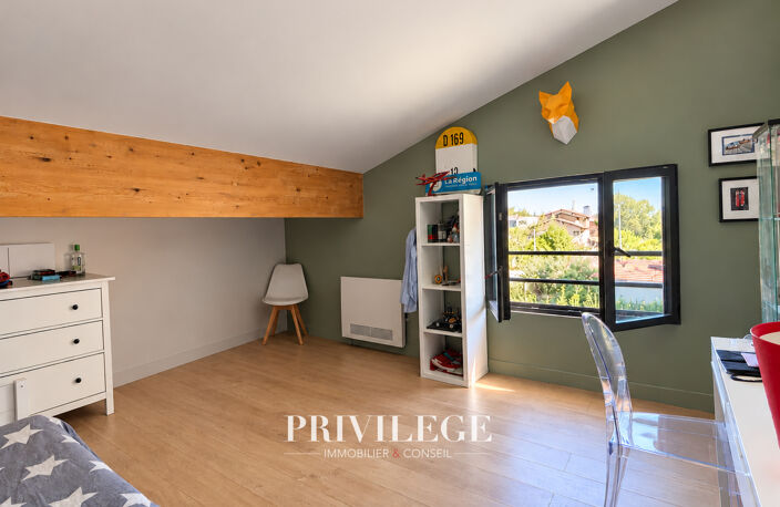 Maison contemporaine de 2024 avec piscine   Environ 180 m2 — photo 5