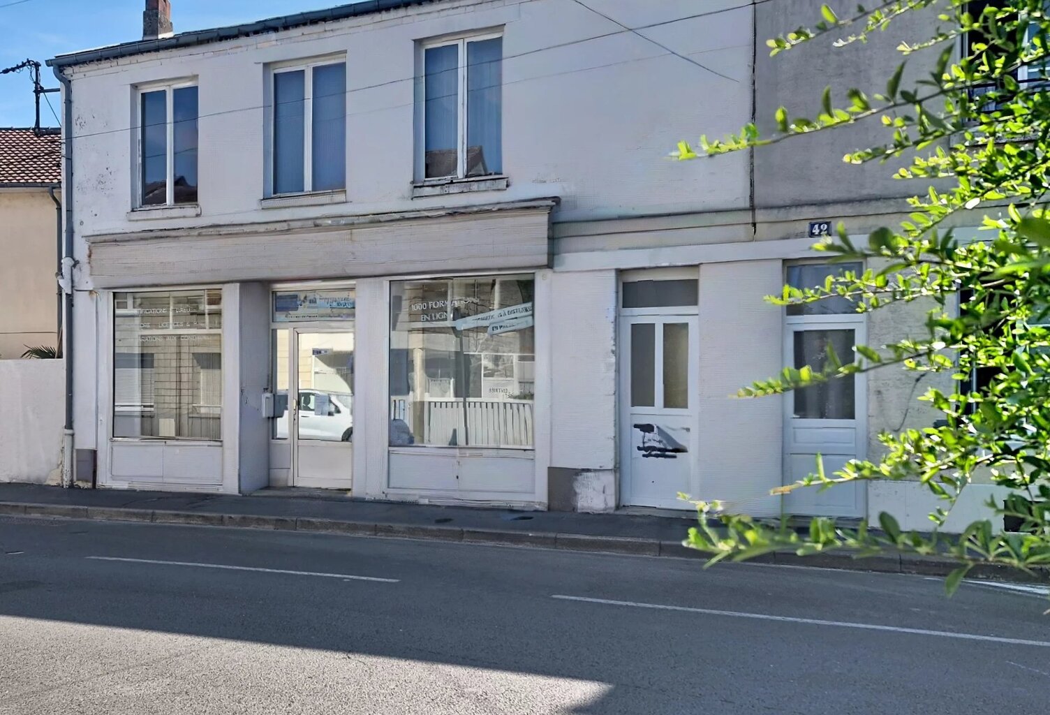 À VENDRE – Locaux professionnels à usage de bureaux – LAON (Ville Basse) — photo 1