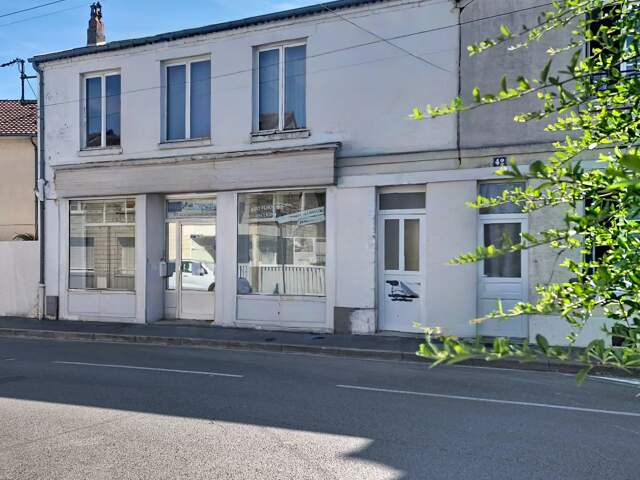 À VENDRE – Locaux professionnels à usage de bureaux – LAON (Ville Basse) — photo du bien