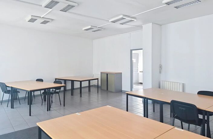 À VENDRE – Locaux professionnels à usage de bureaux – LAON (Ville Basse) — photo 2