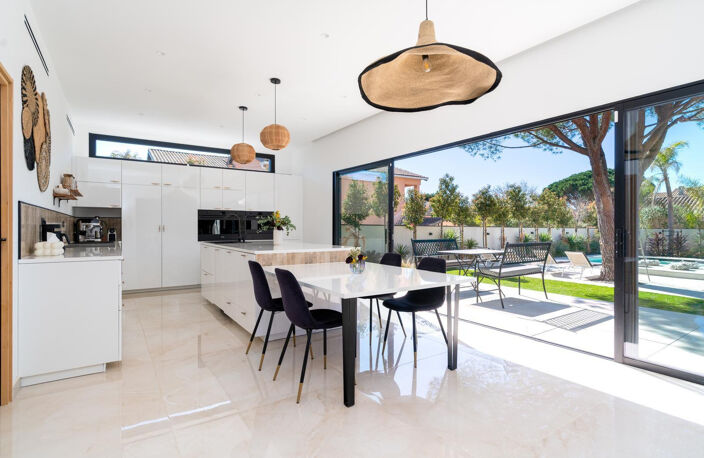 Dépt Hérault (34), à vendre PEROLS Maison P6 de 210m2 - Pisc — photo 3
