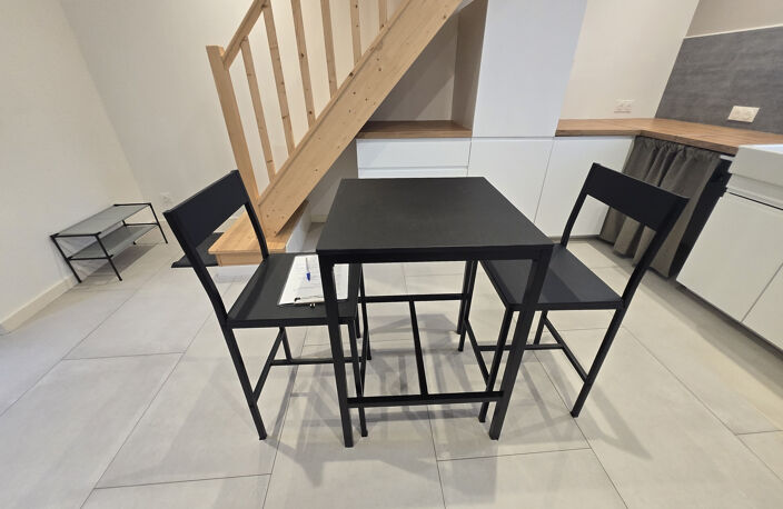 T1 meublé duplex TOTALEMENT rénové  en 2025 avec terrasse et — photo 3
