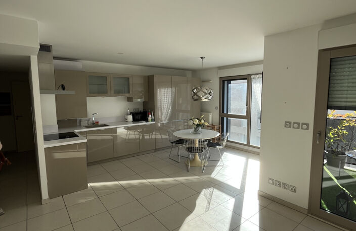 T2 meublé - 40 rue Coste 69300 Caluire et Cuire — photo 2
