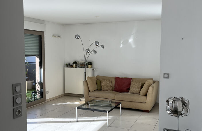 T2 meublé - 40 rue Coste 69300 Caluire et Cuire — photo 3