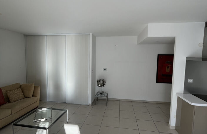 T2 meublé - 40 rue Coste 69300 Caluire et Cuire — photo 4