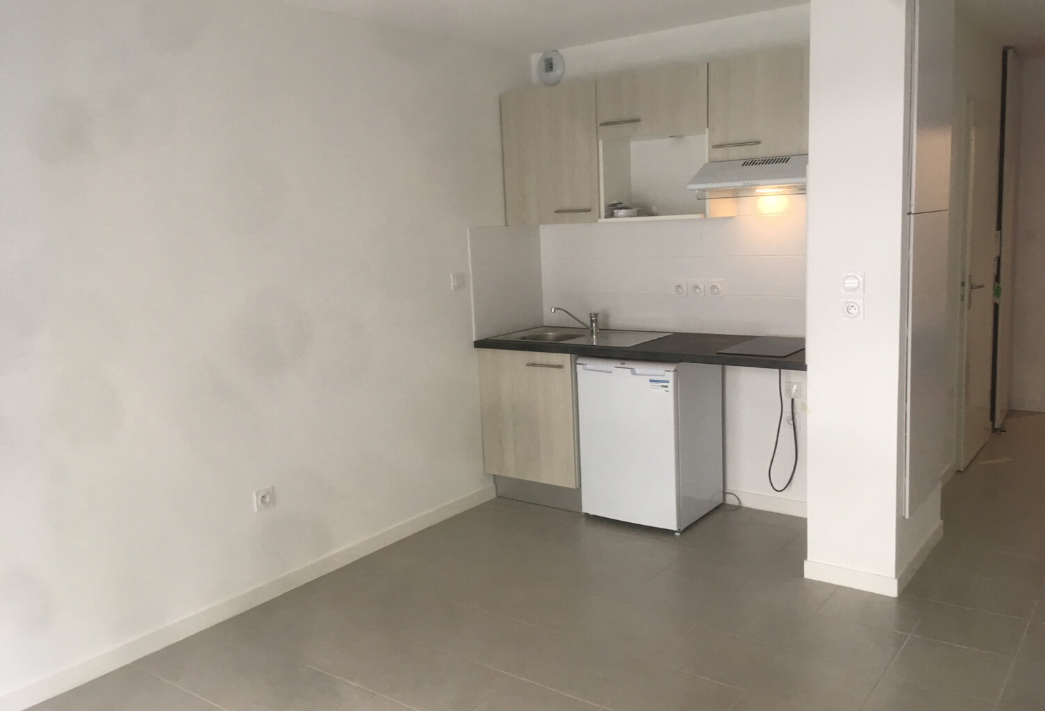 Studio métro St Agne - avec terrasse — photo 1