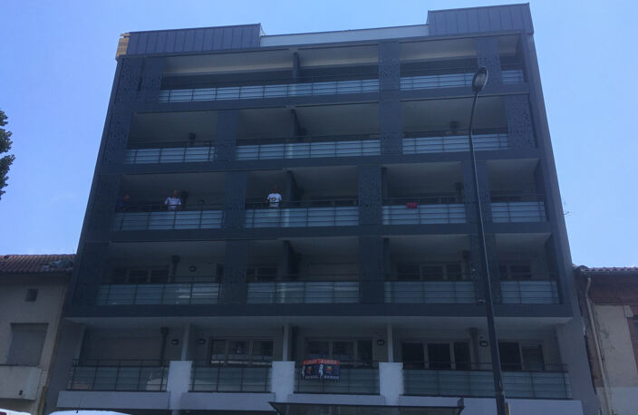 Studio métro St Agne - avec terrasse — photo 5
