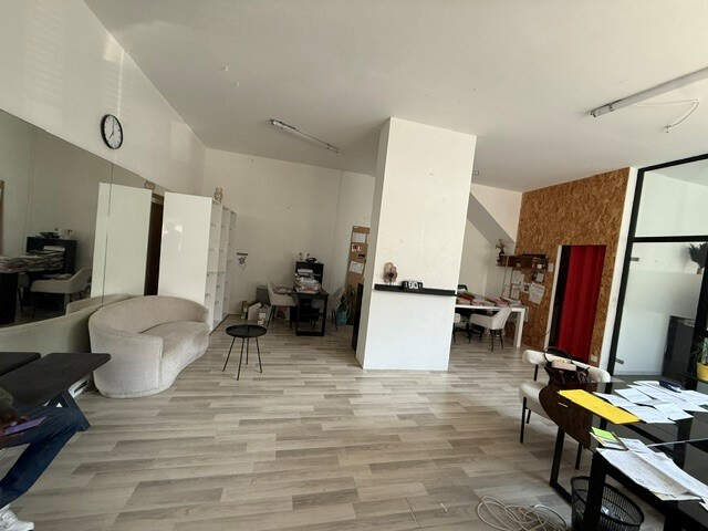 LOCAL PROFESSIONNEL A VENDRE ANGERS CENTRE — photo du bien