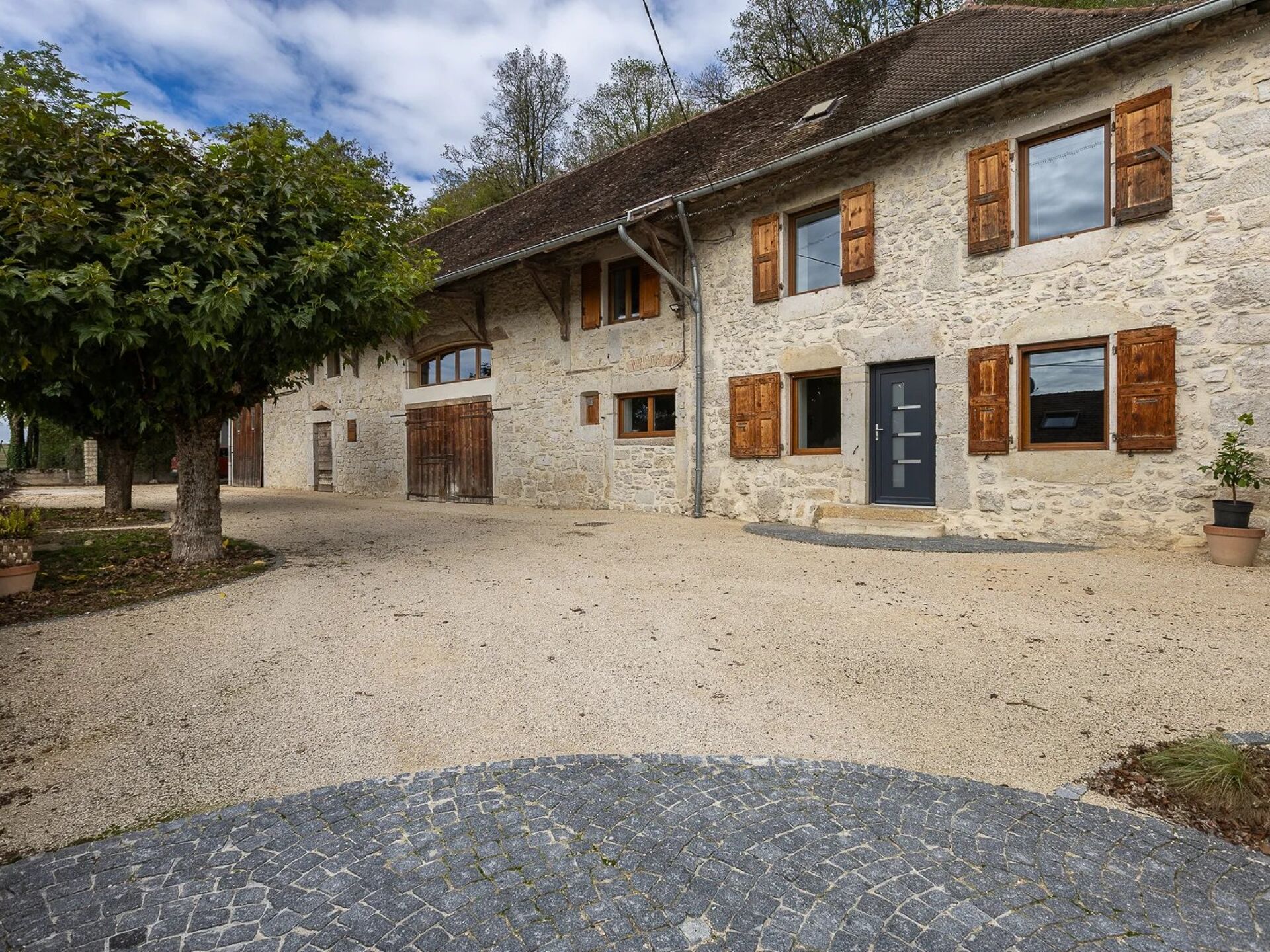 Maison 6 pièces 205 m² · à Groslée-Saint-Benoit · 205 m² · 349 000 €