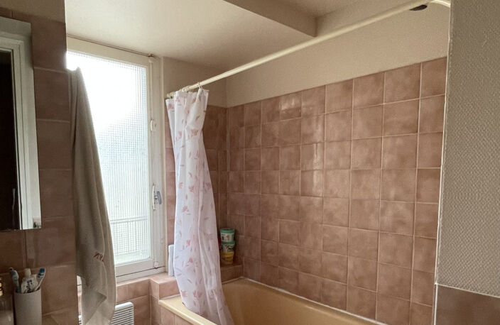 POITIERS PLATEAU RUE CARNOT - STUDIO meublé 23.74 m2 — photo 3