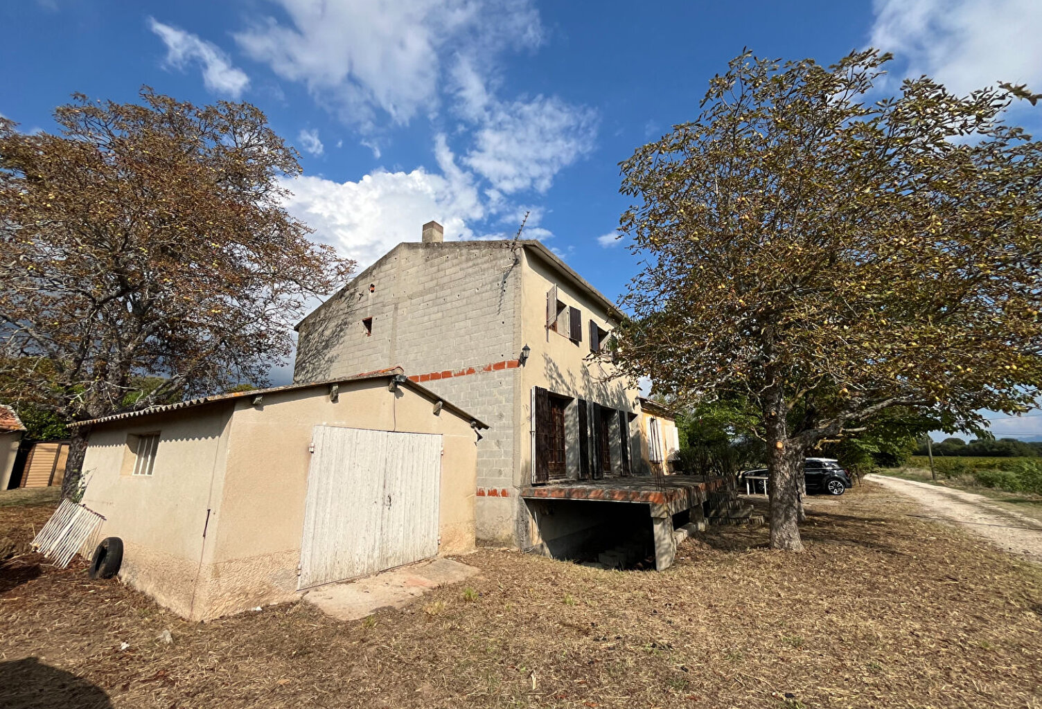Vente Puyricard campagne proche village LC Gestion vous propose une maison ancienne à rénover composée de 2 logements, garage dépendances sur un terrain de — photo 1