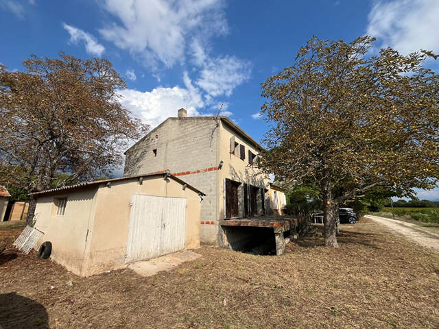 Vente Puyricard campagne proche village LC Gestion vous propose une maison ancienne à rénover composée de 2 logements, garage dépendances sur un terrain de — photo du bien
