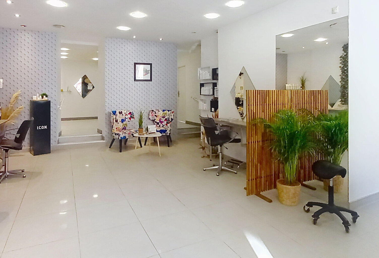 CHATEAUBRIANT Local commercial 4 pièce(s) 82 m2 — photo 1