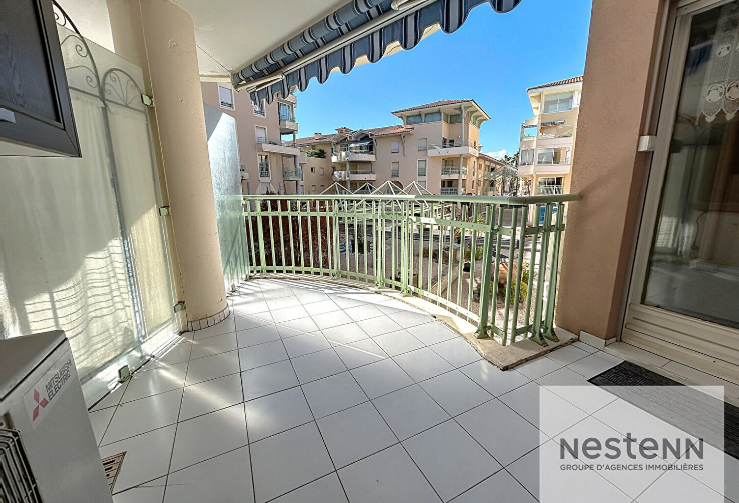 Charmant appartement 2 pièces à vendre à Fréjus, secteur Port-Frejus, terrasse place de parking privative — photo 1