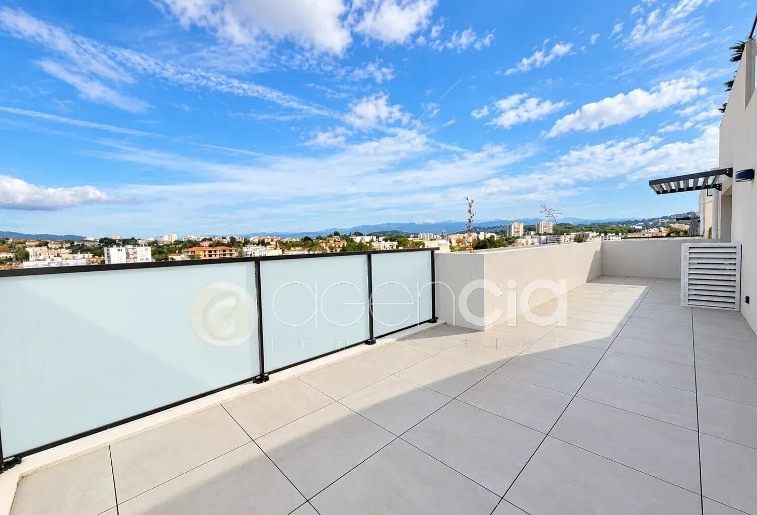 appartement neuf de 46,54 m² à Cannes — photo 1