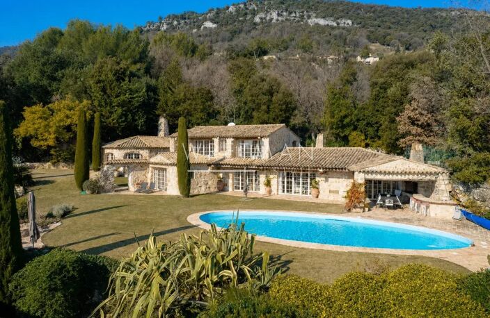 Maison en pierre authentique avec piscine, court de tennis et vu — photo 3