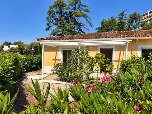 SAINT-RAPHAËL - T3 REZ-DE-JARDIN - ENTIÈREMENT RÉNOVÉ — photo du bien