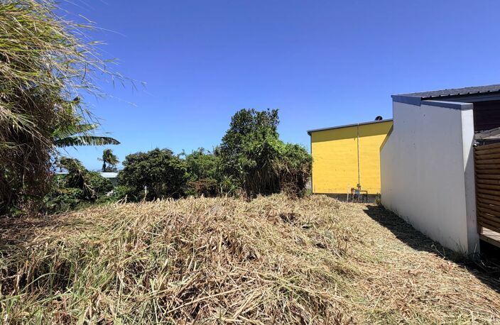 EXCLUSIVITÉ - TERRAIN CONSTRUCTIBLE DE 190 M² À SAINT-JOSEPH — photo 2