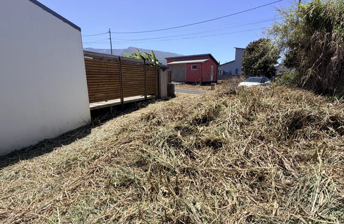 EXCLUSIVITÉ - TERRAIN CONSTRUCTIBLE DE 190 M² À SAINT-JOSEPH — photo 3