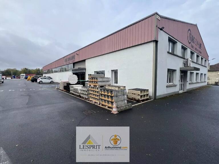 À LOUER  – ENSEMBLE IMMOBILIER À USAGE COMMERCIAL ET PROFESSIONNEL – 1 170 m² — photo 1