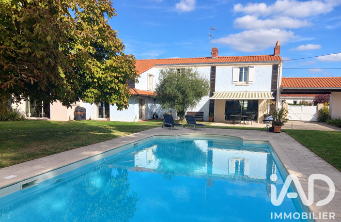 Vente Maison/villa 10 pièces — photo 2