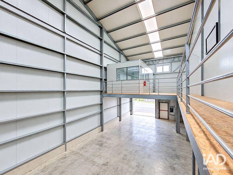 Location Local d'activités 204 m&sup2; — photo 1