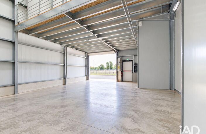 Location Local d'activités 204 m&sup2; — photo 2